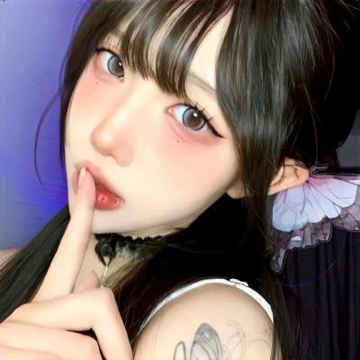 龙纹身的女孩